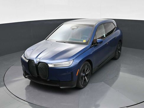 Certified 2023 BMW iX xDrive50 w/ Premium Package AWD/4WD image 17
