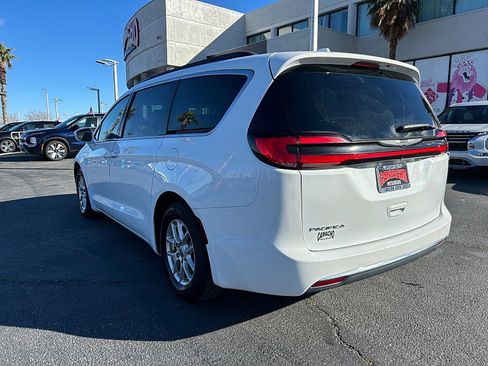 Used 2022 Chrysler Pacifica Touring-L image 5