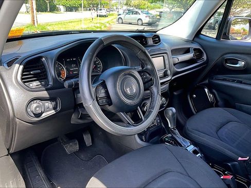 Used 2017 Jeep Renegade Altitude AWD/4WD image 13