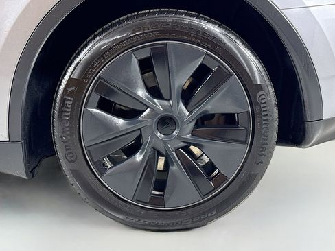 Used 2024 Tesla Model Y Long Range image 10