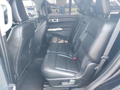 Used 2024 Ford Explorer XLT w/ Equipment Group 202A RWD image 14