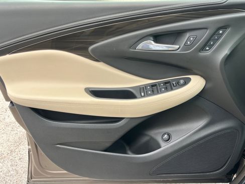 Used 2019 Buick Envision Essence FWD image 24