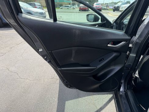Used 2015 MAZDA MAZDA3 i Touring w/ Technology Package FWD image 12