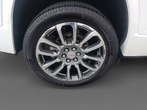 Used 2021 GMC Acadia Denali w/ Denali Technology Package image 10