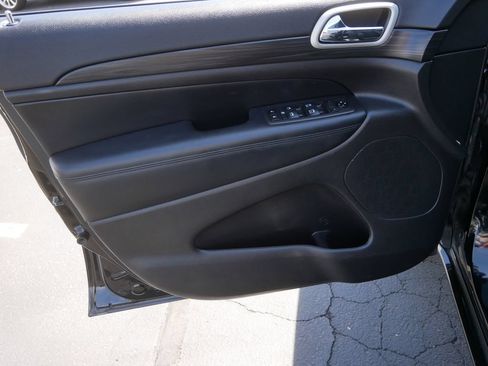 Used 2021 Jeep Grand Cherokee Laredo X AWD/4WD image 12