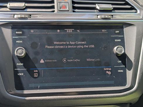 Used 2022 Volkswagen Tiguan SE image 36