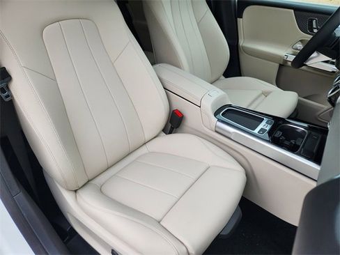 Certified 2025 Mercedes-Benz GLB 250 4MATIC image 16