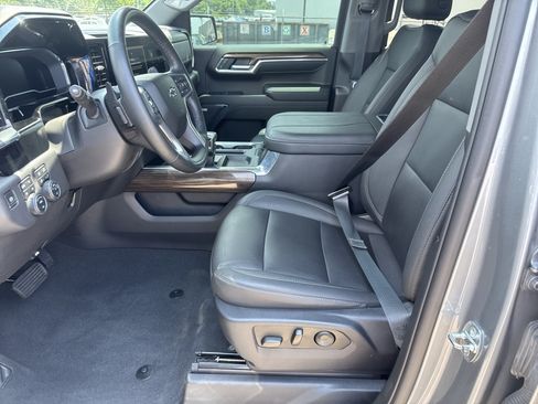 Used 2023 Chevrolet Silverado 1500 LT Trail Boss w/ LT Trail Boss Premium Package AWD/4WD image 5