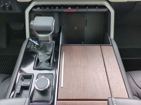 Used 2025 Toyota Sequoia Capstone AWD/4WD image 23