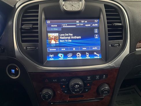 Used 2014 Chrysler 300 image 16