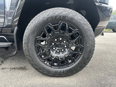 New 2025 GMC Hummer EV 2X image 6