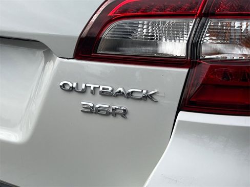 Used 2015 Subaru Outback 3.6R Limited image 5