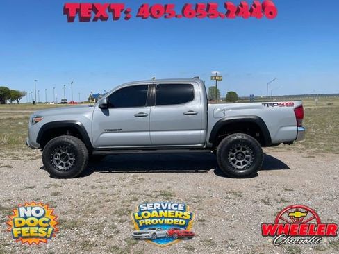 Used 2019 Toyota Tacoma TRD Off-Road image 3