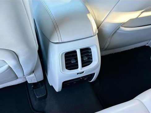 Used 2019 Jeep Cherokee Limited image 24