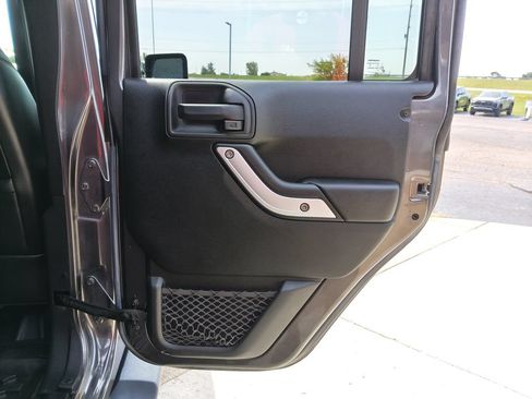 Used 2016 Jeep Wrangler Unlimited Sahara w/ Max Tow Package AWD/4WD image 21