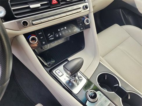 Used 2024 Genesis G70 2.5T image 16
