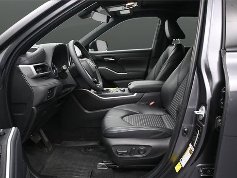 Used 2024 Toyota Highlander XSE AWD/4WD image 8