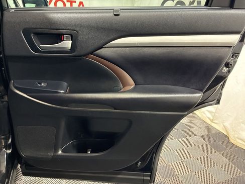 Used 2019 Toyota Highlander XLE w/ Protection Package #3 AWD/4WD image 13