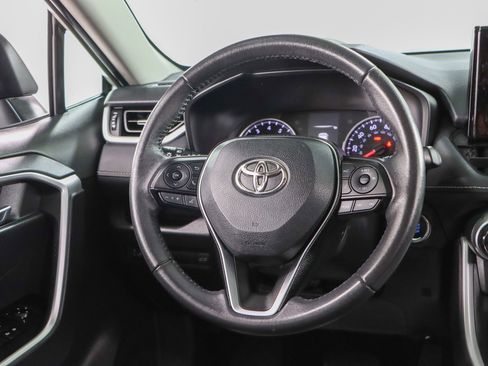 Used 2021 Toyota RAV4 XLE Premium image 12