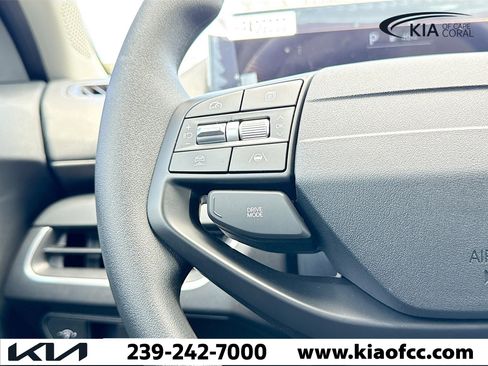 New 2025 Kia K4 LXS image 32
