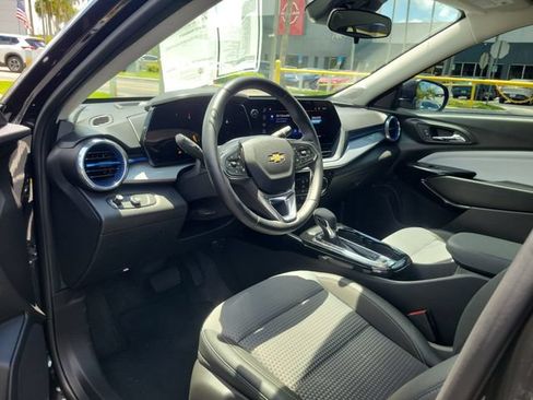 Used 2025 Chevrolet Trax LT w/ Driver Confidence Package FWD image 12