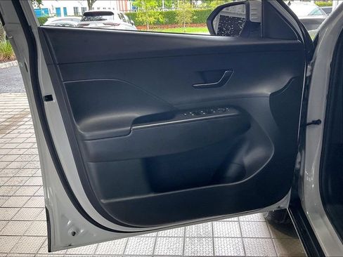 Used 2025 Hyundai Kona SEL AWD/4WD image 2