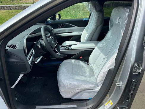 New 2025 Cadillac Lyriq Luxury image 8