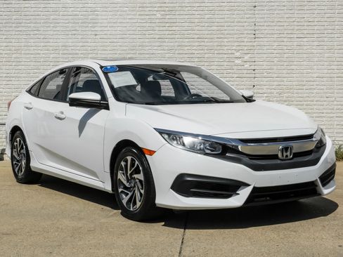 Used 2018 Honda Civic EX image 5