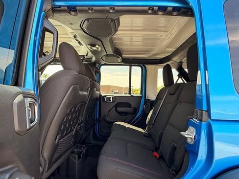 Used 2023 Jeep Wrangler Unlimited Rubicon AWD/4WD image 15