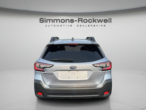 Used 2024 Subaru Outback Premium AWD/4WD image 4