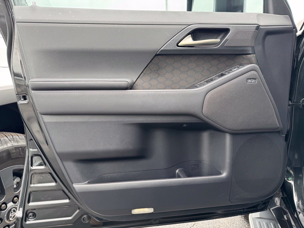 Used 2024 Lexus GX 550 w/ Accessory Package (31) AWD/4WD image 15