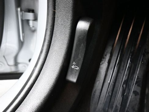 Used 2018 BMW 530i xDrive AWD/4WD image 29
