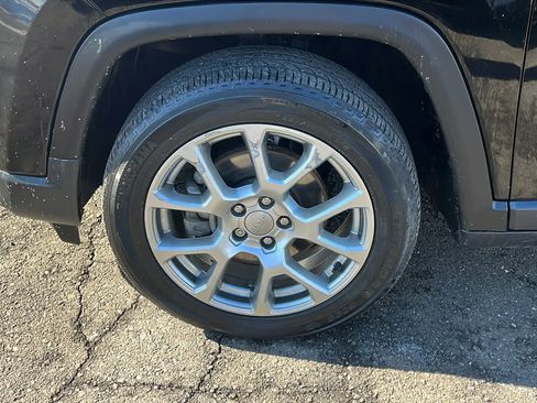 Used 2022 Jeep Compass Latitude image 9