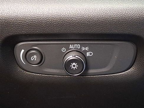 Used 2023 Chevrolet Traverse RS image 25