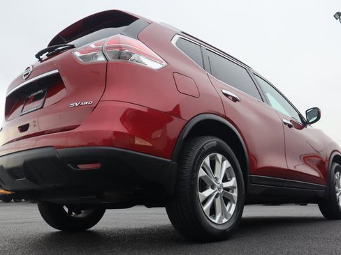 Used 2015 Nissan Rogue SV w/ SV Moonroof Package image 18
