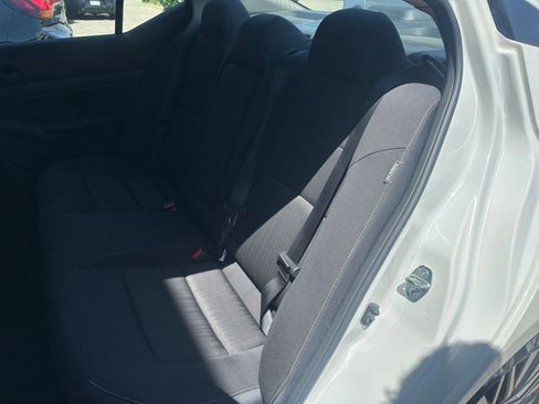 Used 2025 Nissan Altima 2.5 SV FWD image 38