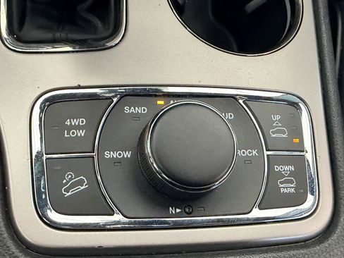 Used 2019 Jeep Grand Cherokee High Altitude AWD/4WD image 17