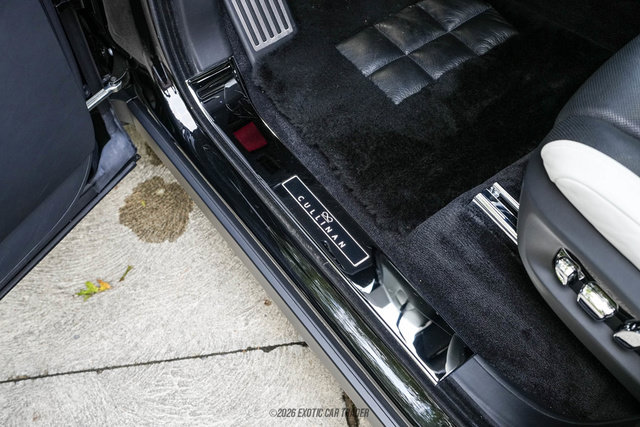 Used 2021 Rolls-Royce Cullinan Black Badge AWD/4WD image 46
