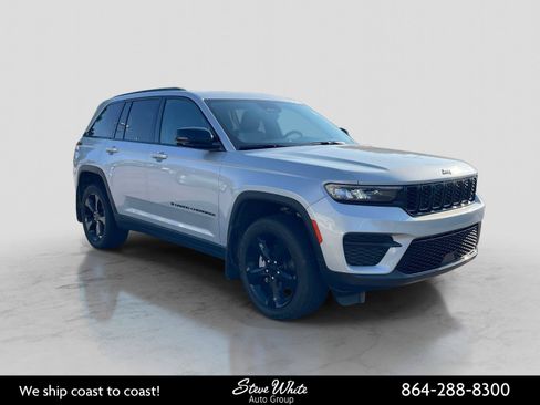 Used 2025 Jeep Grand Cherokee Altitude AWD/4WD image 1