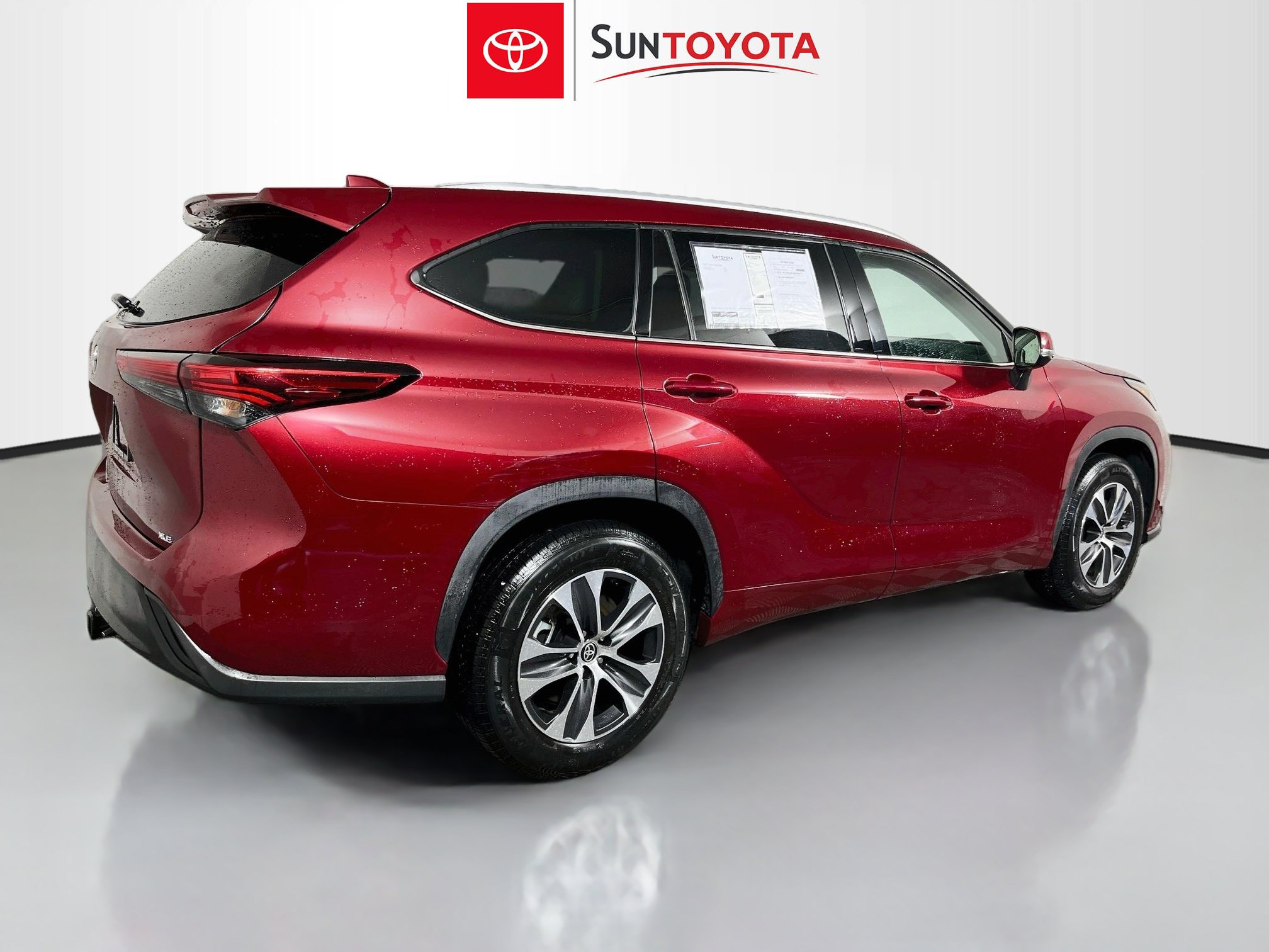 Used 2022 Toyota Highlander XLE FWD image 4