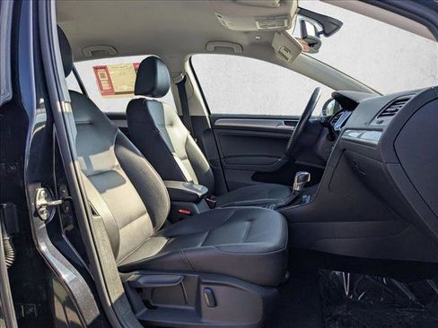 Used 2016 Volkswagen e-Golf SEL Premium image 23