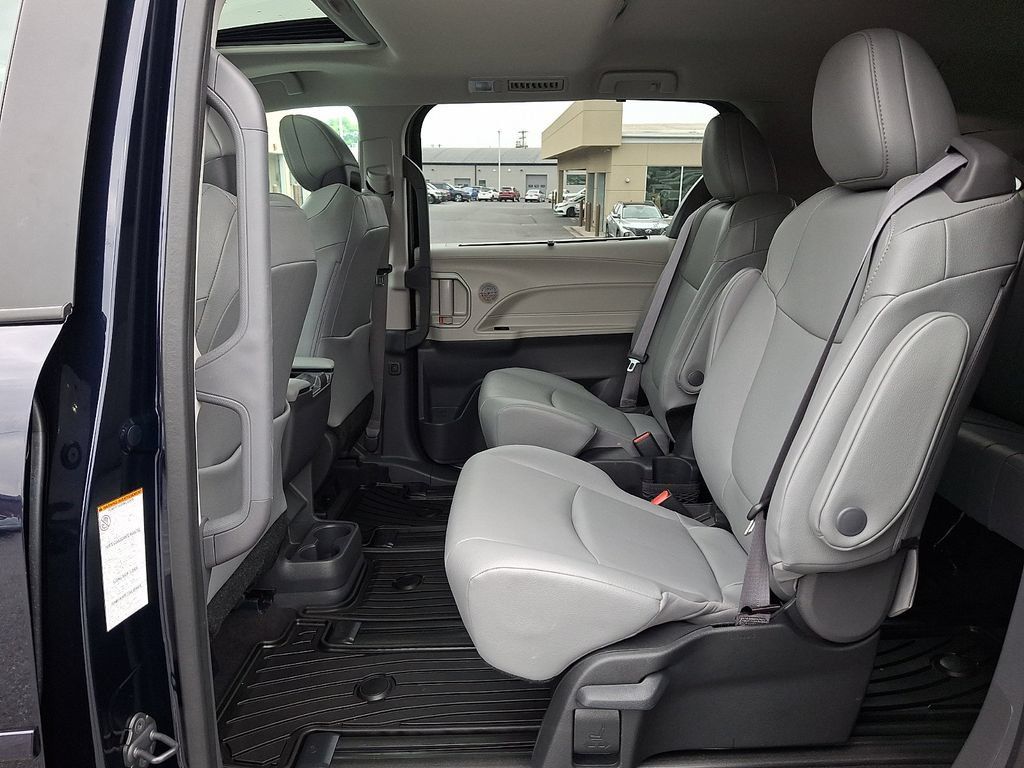 Used 2024 Toyota Sienna XLE w/ XLE Plus Package AWD/4WD image 10
