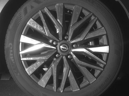 Used 2025 Nissan Altima 2.5 SV FWD image 15