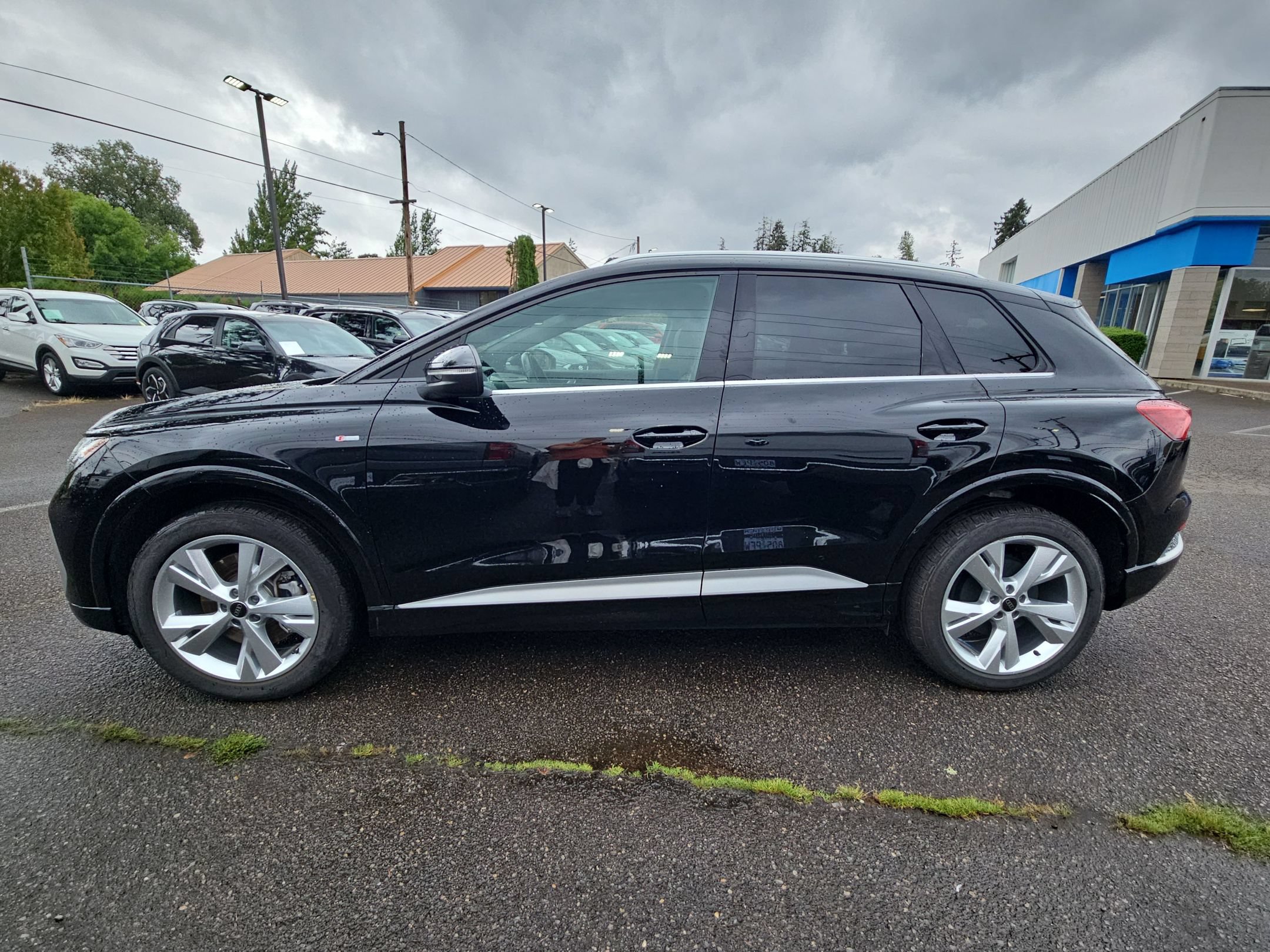 Used 2023 Audi Q4 e-tron Premium AWD/4WD image 2
