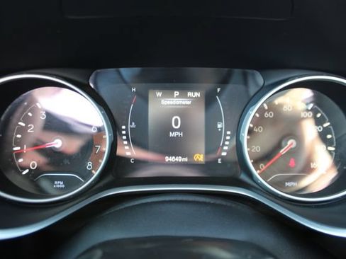Used 2018 Jeep Compass Latitude FWD image 16