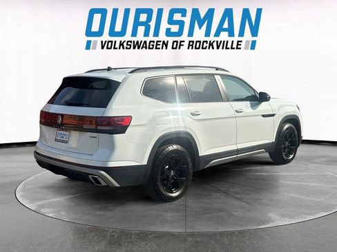 Used 2025 Volkswagen Atlas Peak Edition SE image 6
