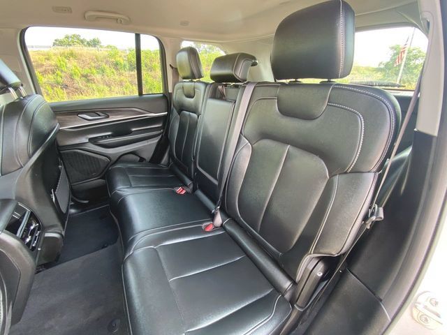 Used 2023 Jeep Grand Cherokee Limited AWD/4WD image 24