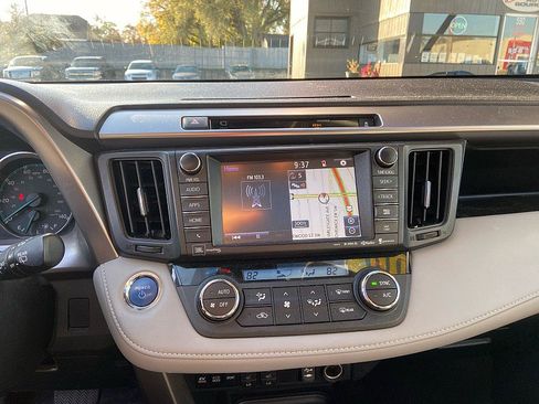 Used 2016 Toyota RAV4 Limited image 15