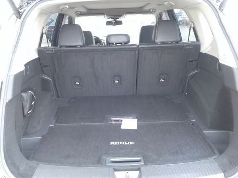 Used 2021 Nissan Rogue SL w/ Premium Package image 12