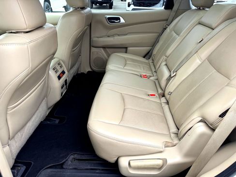 Used 2019 Nissan Pathfinder Platinum image 21
